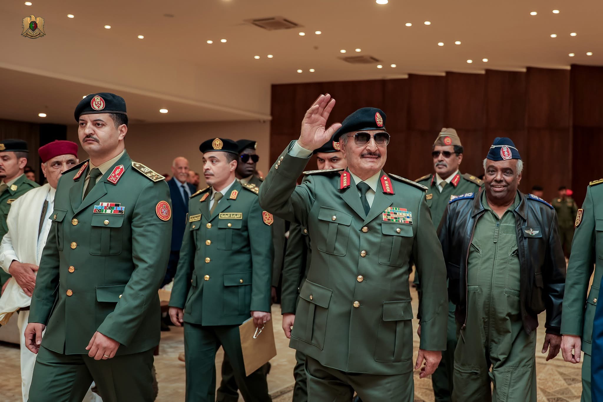 القائد العام للقوات المسلحة يستقبل المهنئين بعيد الفطر ويؤكد جاهزية الجيش