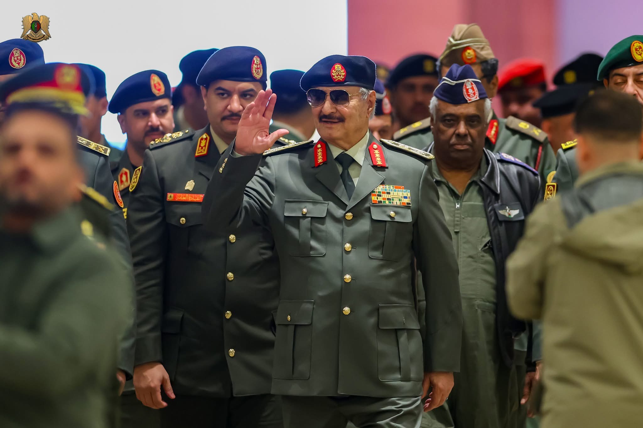 القائد العام للقوات المسلحة يستقبل المهنئين بعيد الفطر ويؤكد جاهزية الجيش