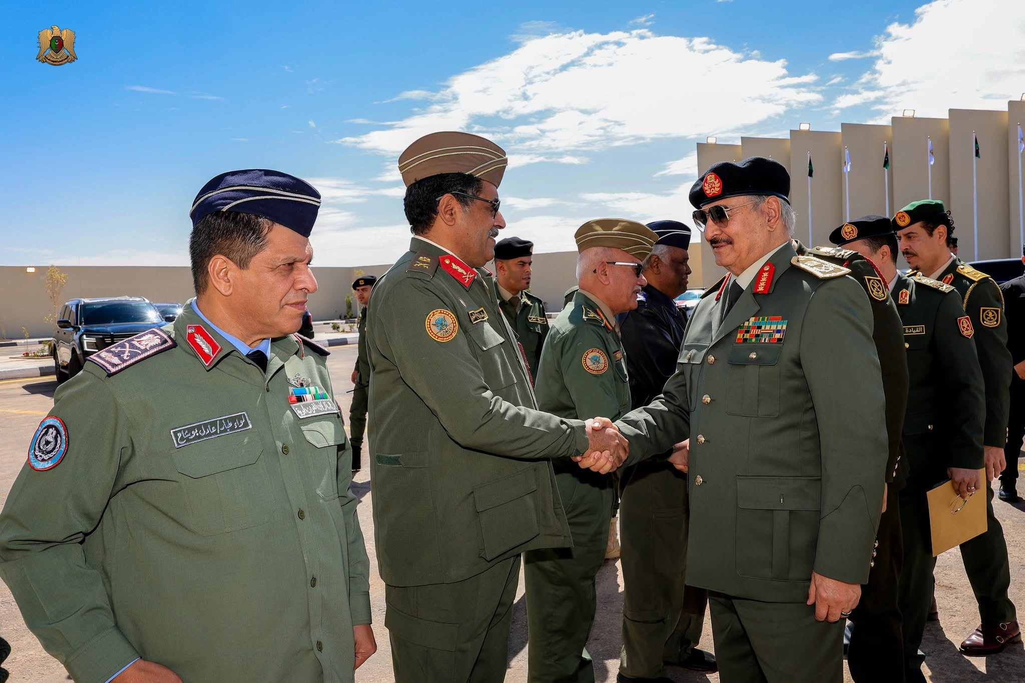 القائد العام للقوات المسلحة يستقبل المهنئين بعيد الفطر ويؤكد جاهزية الجيش