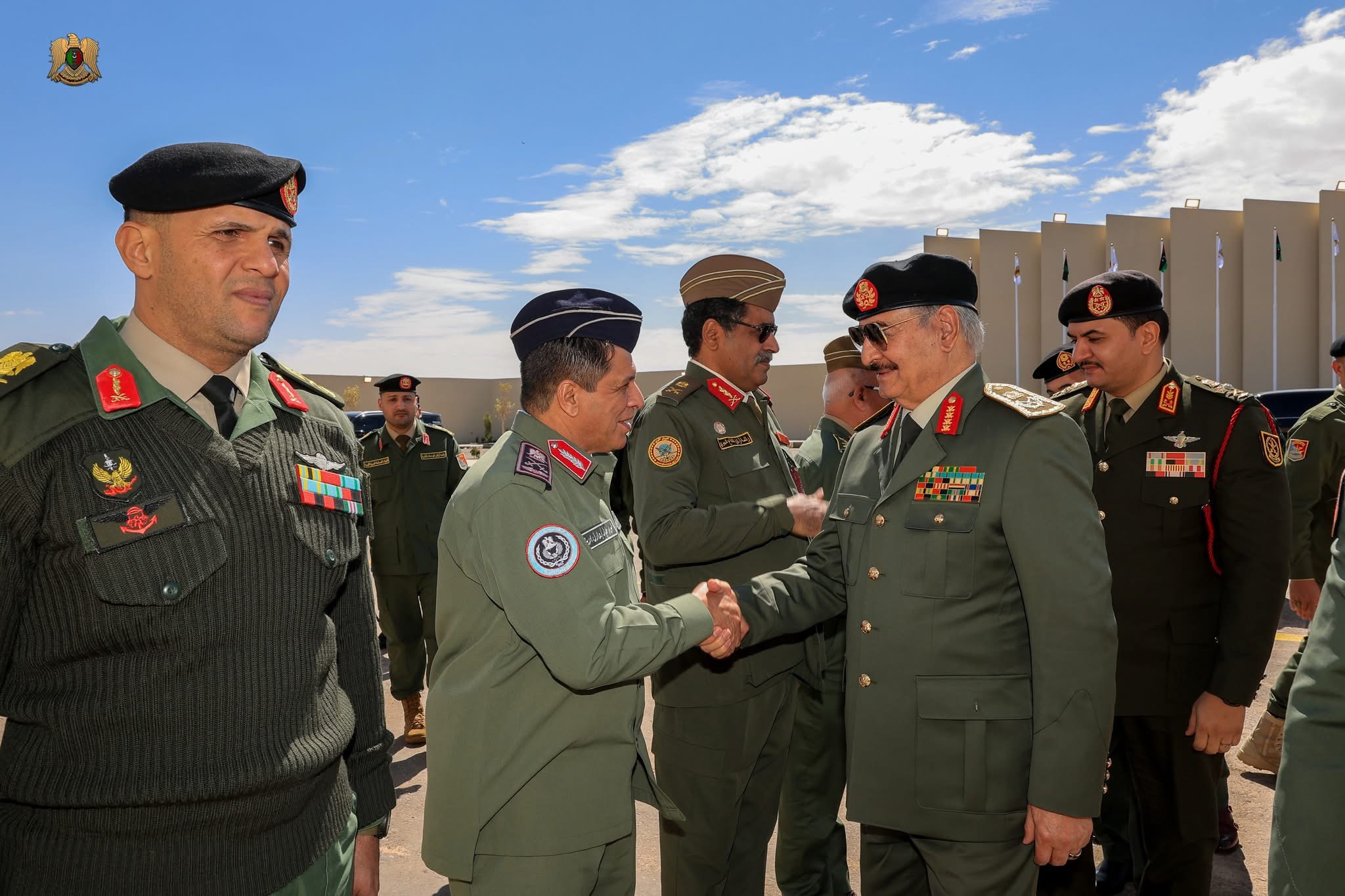 القائد العام للقوات المسلحة يستقبل المهنئين بعيد الفطر ويؤكد جاهزية الجيش