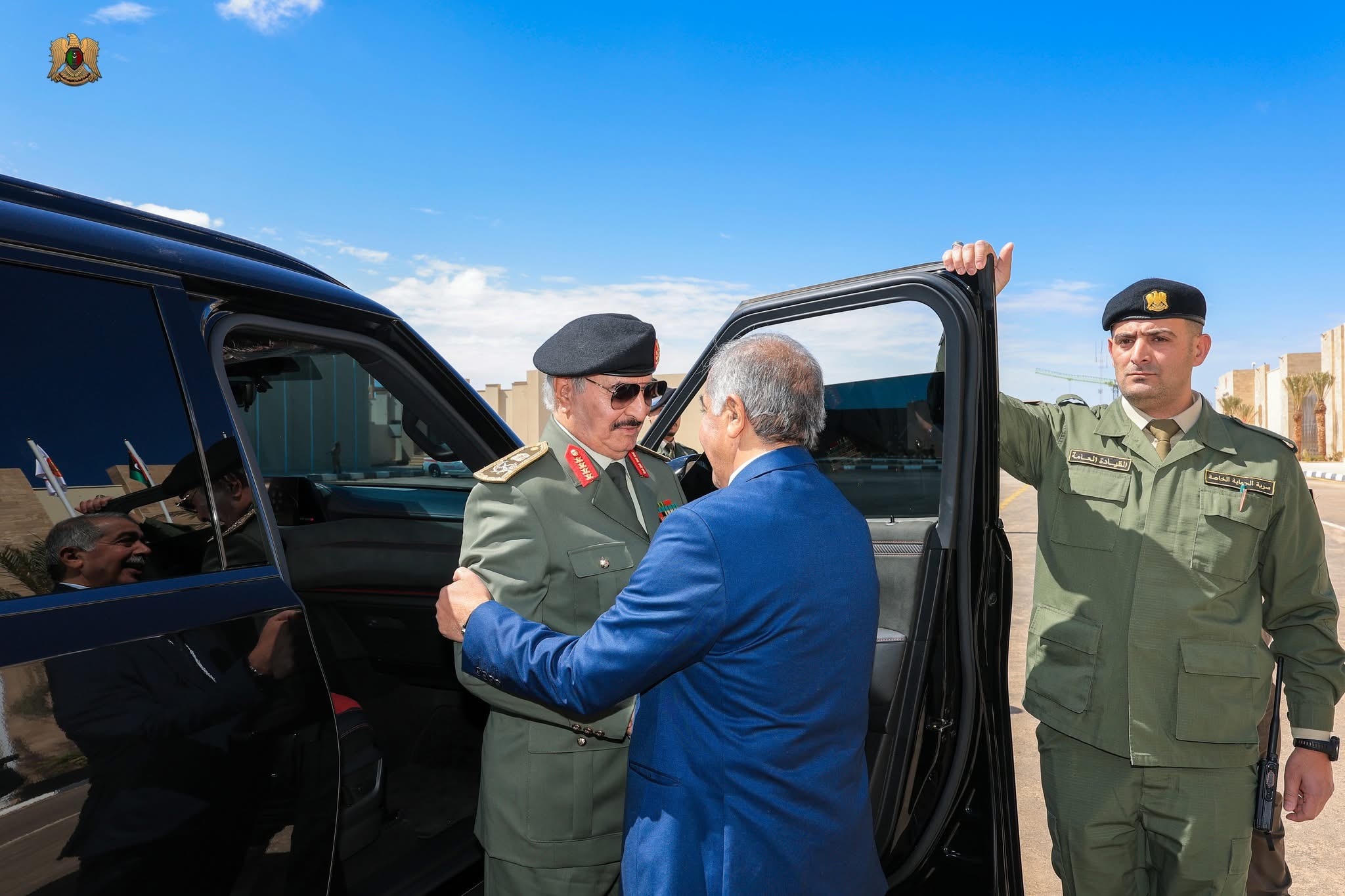 القائد العام للقوات المسلحة يستقبل المهنئين بعيد الفطر ويؤكد جاهزية الجيش