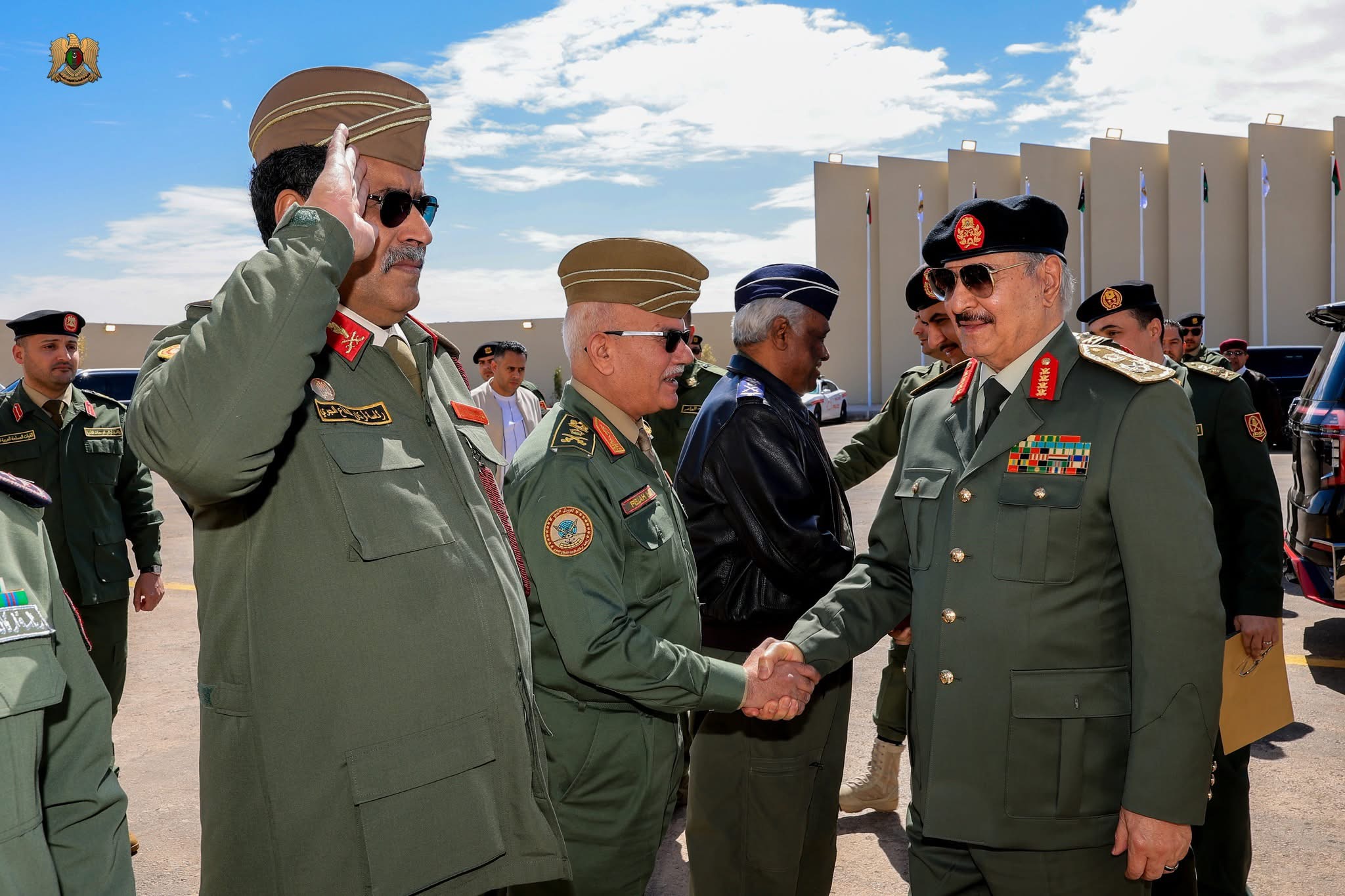 القائد العام للقوات المسلحة يستقبل المهنئين بعيد الفطر ويؤكد جاهزية الجيش