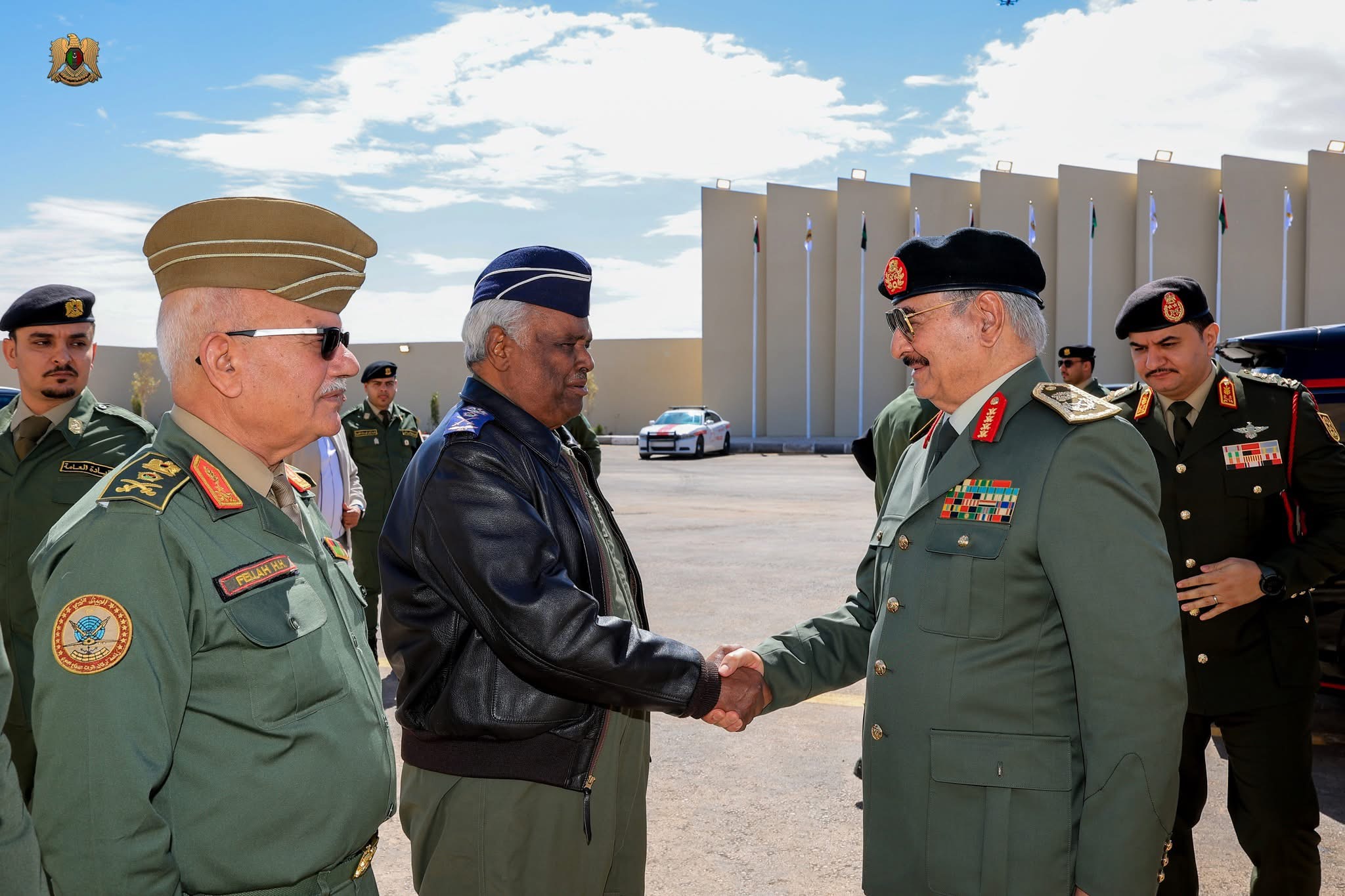 القائد العام للقوات المسلحة يستقبل المهنئين بعيد الفطر ويؤكد جاهزية الجيش