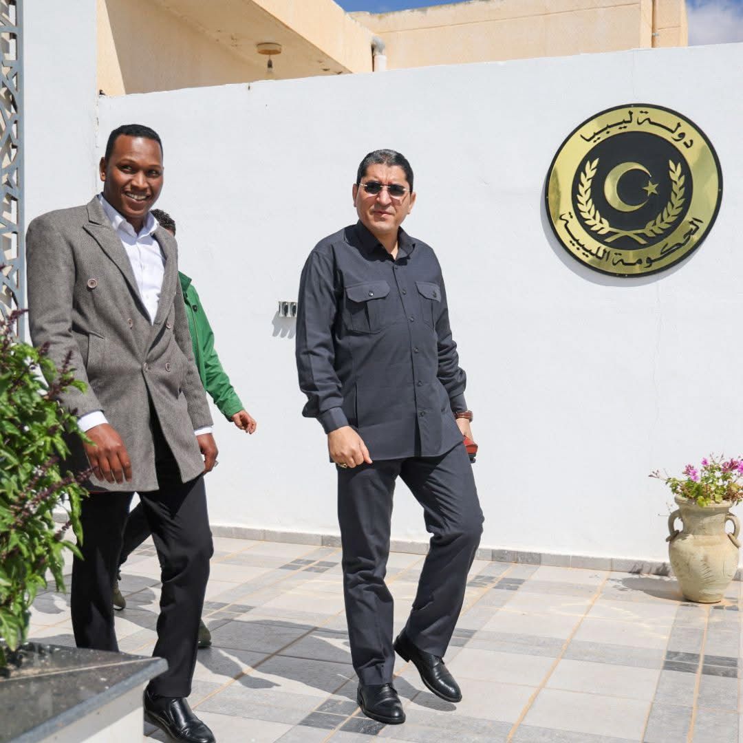 وزير العمل والتأهيل يتفقد ديوان الوزارة ويهنئ الموظفين بعيد الفطر