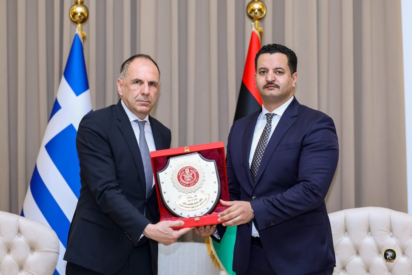 رئيس الأركان يبحث مع وزير خارجية اليونان تعزيز التعاون ومكافحة الهجرة