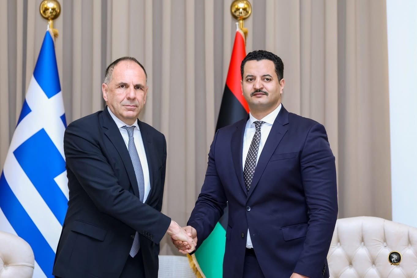 رئيس الأركان يبحث مع وزير خارجية اليونان تعزيز التعاون ومكافحة الهجرة