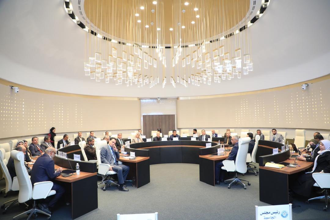 جامعة بنغازي تناقش تطوير الأداء الأكاديمي والإداري
