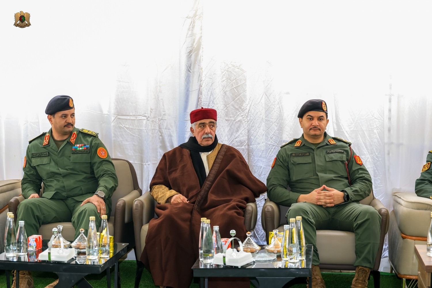 نائب القائد العام ورئيس الأركان يقدمون واجب العزاء للفريق الناظوري في وفاة والدته