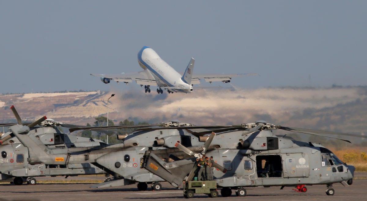 إيطاليا ترفض استخدام قاعدة سيغونيلا وتقيّد تحركات طائرات عسكرية أمريكية