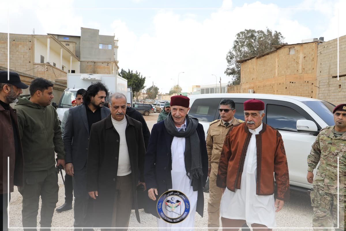 المستشار عقيلة صالح يقدّم واجب العزاء للفريق أول الناظوري في وفاة والدته