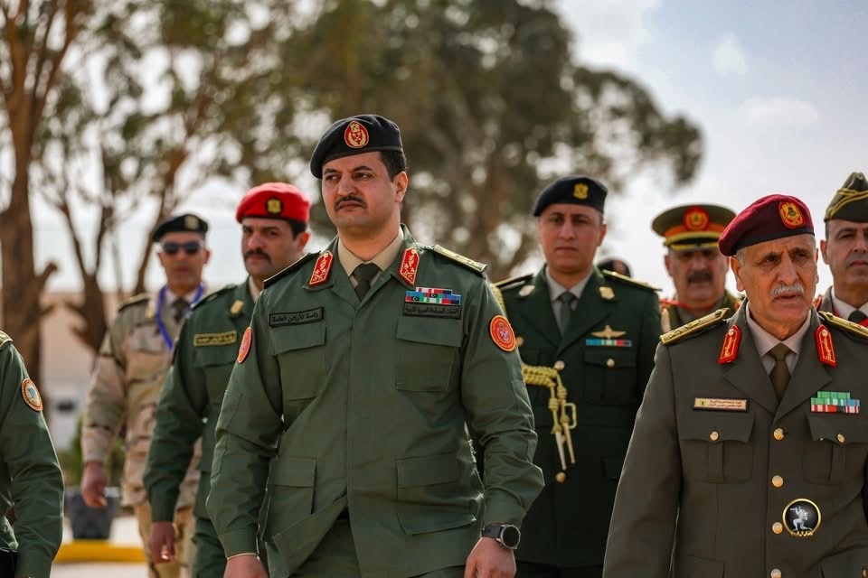 رئيس الأركان يتفقد امتحانات ترقية الضباط ويؤكد على الكفاءة والانضباط