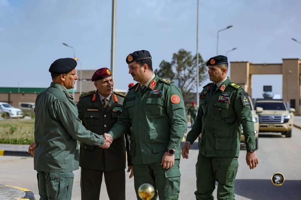 رئيس الأركان يتفقد امتحانات ترقية الضباط ويؤكد على الكفاءة والانضباط