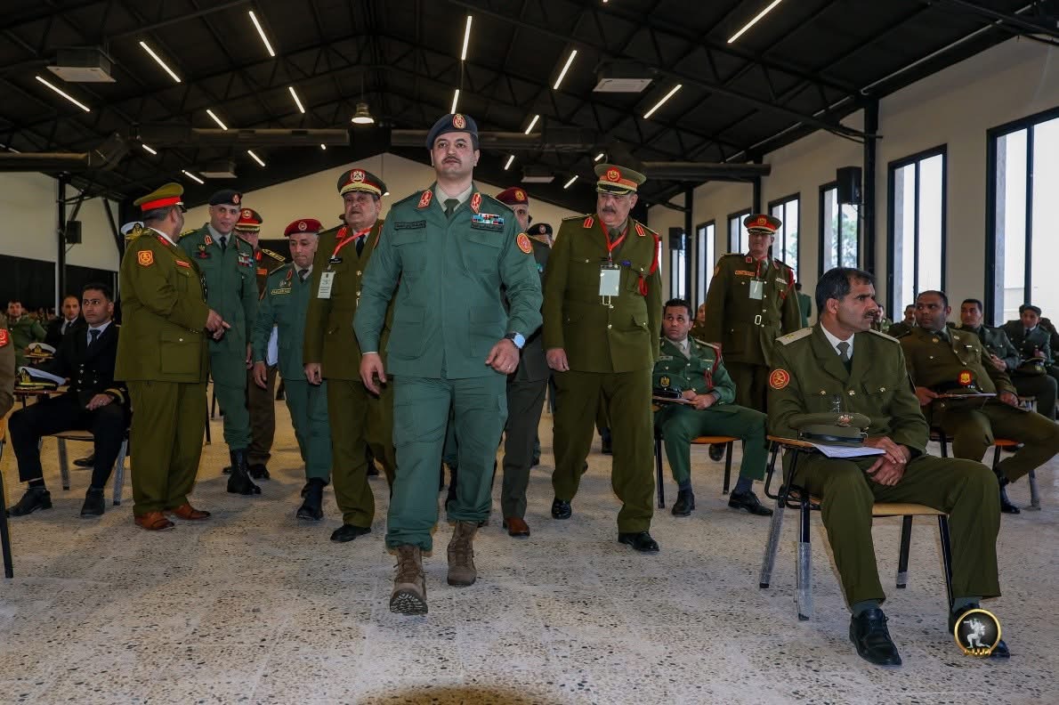 رئيس الأركان يتفقد امتحانات ترقية الضباط ويؤكد على الكفاءة والانضباط