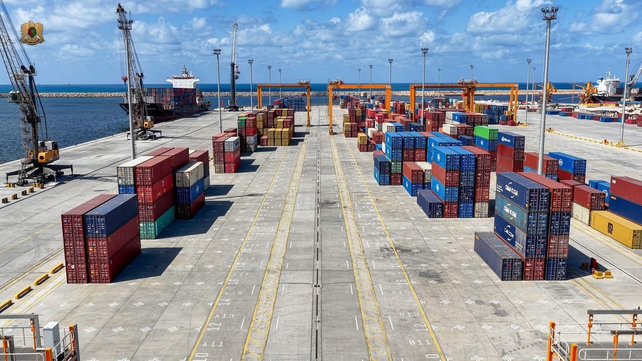 جولة ميدانية القائد العام للقوات المسلحة، المشير أركان حرب ميناء بنغازي "خليفة أبوالقاسم حفتر لمتابعة مشاريع الإعمار وتطوير 