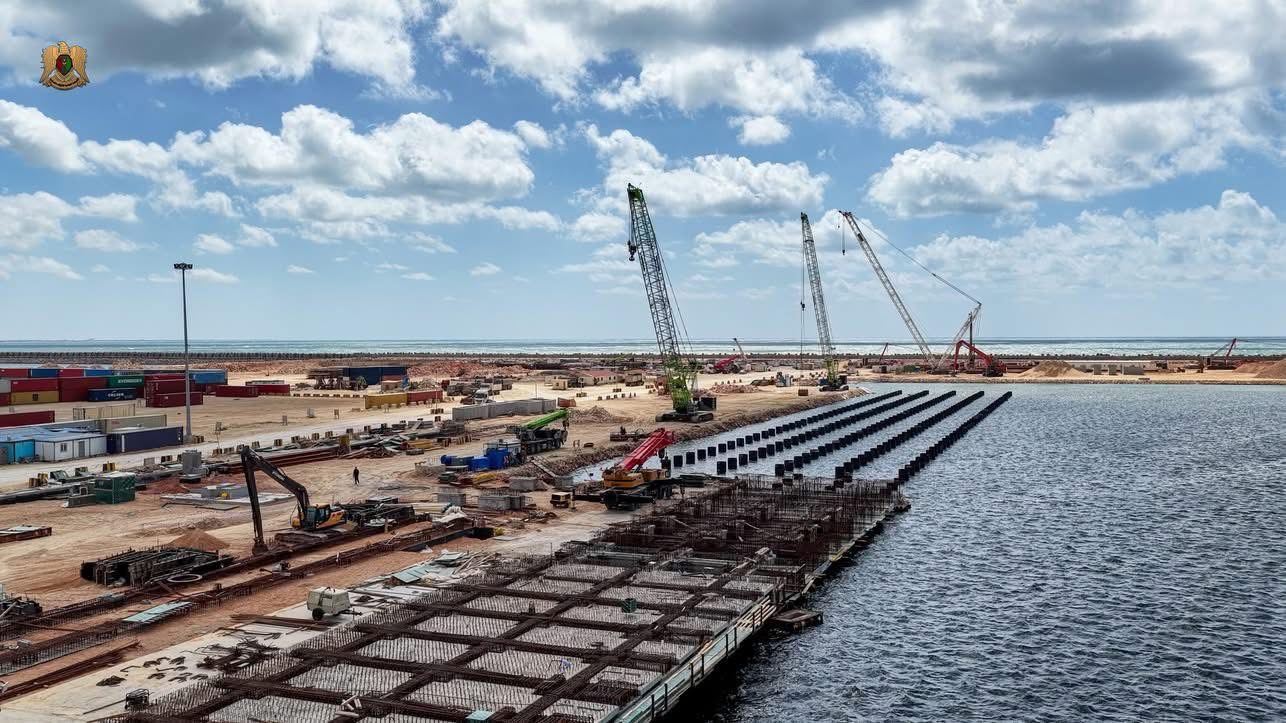 جولة ميدانية القائد العام للقوات المسلحة، المشير أركان حرب ميناء بنغازي "خليفة أبوالقاسم حفتر لمتابعة مشاريع الإعمار وتطوير 