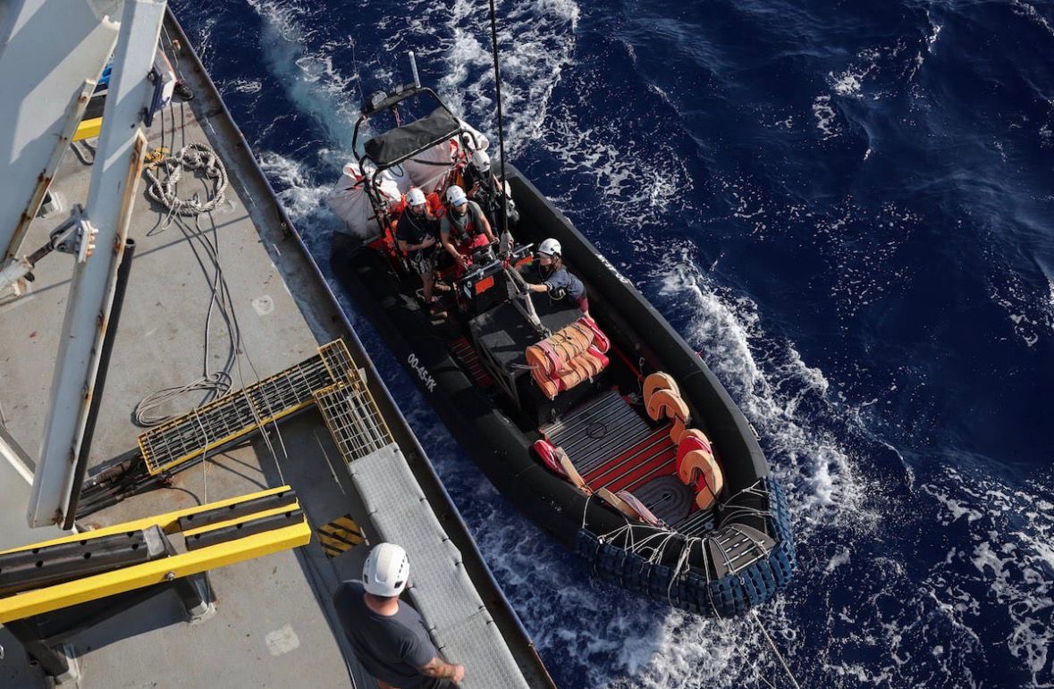 غرق قارب مهاجرين قبالة السواحل الليبية وفقدان العشرات وإنقاذ 32 ناجياً