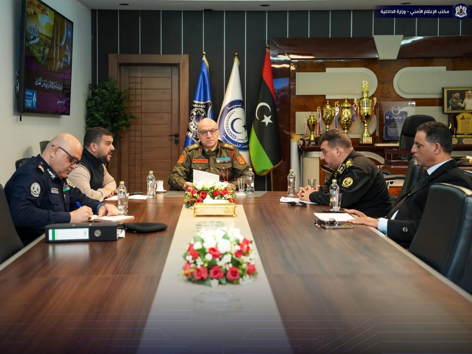 لجنة متابعة الأزمات تبحث تفعيل مختبرات فحص السلع بمصلحة الجمارك