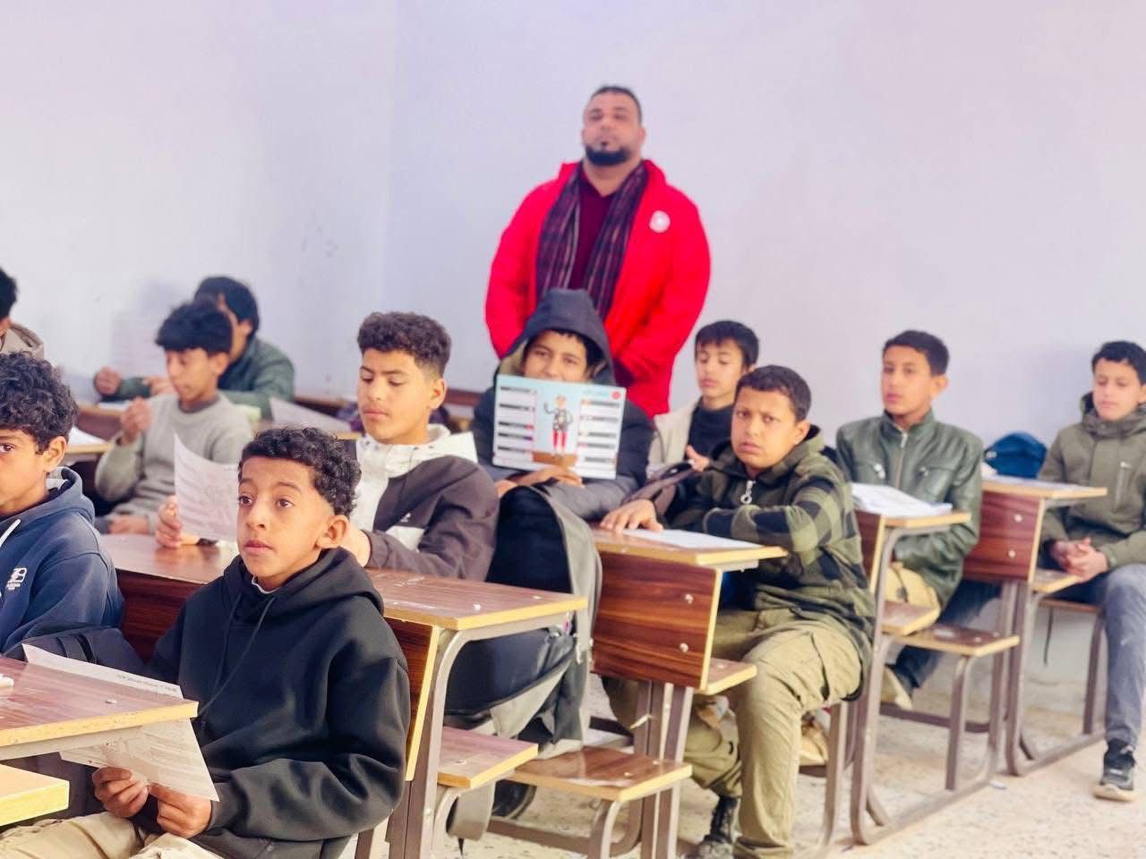 حملة توعوية للهلال الأحمر تستهدف طلاب التميمي لمكافحة التدخين