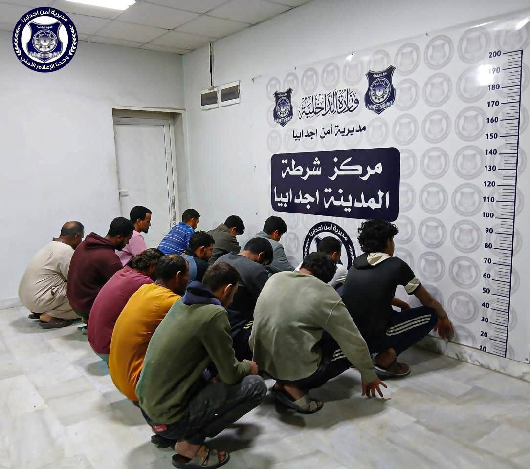 مديرية أمن أجدابيا تضبط  متورطين اجانب في مشاجرة بعد تداول فيديو بوسط المدينة