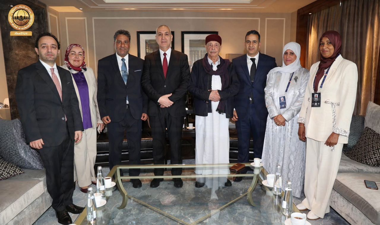 المستشار عقيلة صالح يؤكد أهمية تعزيز العمل العربي المشترك خلال لقائه رئيس البرلمان العربي.