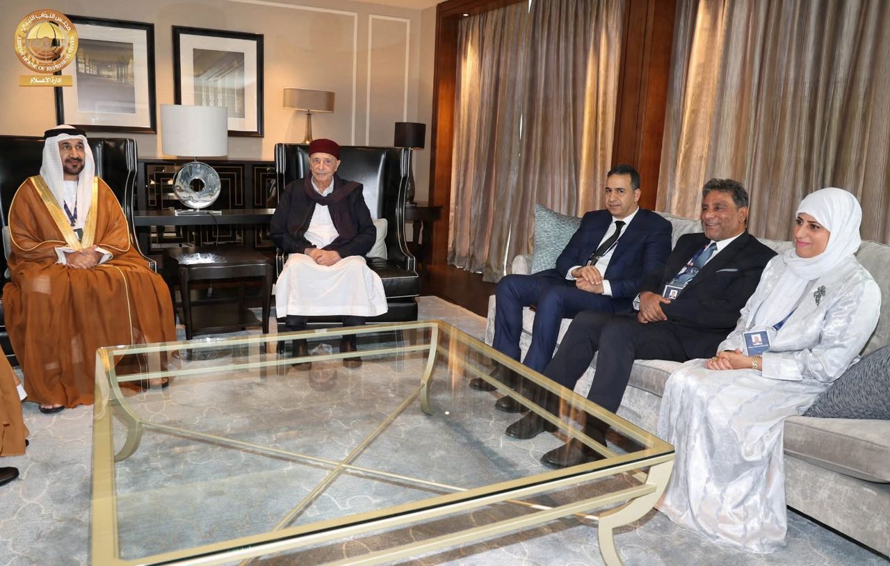 المستشار عقيلة صالح يؤكد أهمية تعزيز العمل العربي المشترك خلال لقائه رئيس البرلمان العربي.