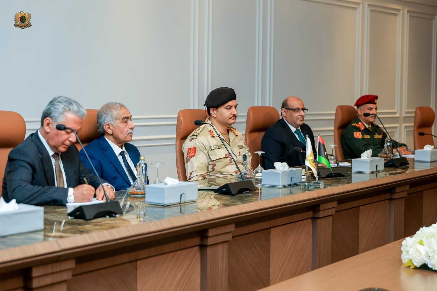 نائب القائد العام  يبحث مع نائبة بعثة الأمم المتحدة مستجدات الملفين السياسي والاقتصادي في بنغازي