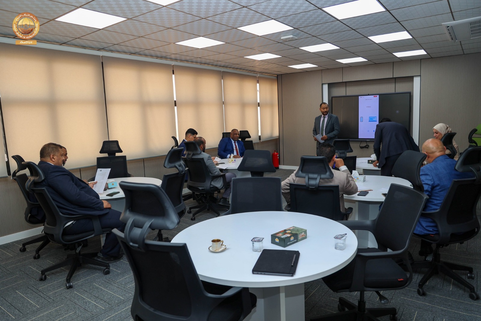 عدد من موظفي ديوان مجلس النواب يُشاركون في تنفيذ عملية التقييم الذاتي للإدارة البرلمانية