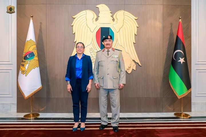 القائد العام يناقش مع خوري مستجدات العملية السياسية في ليبيا