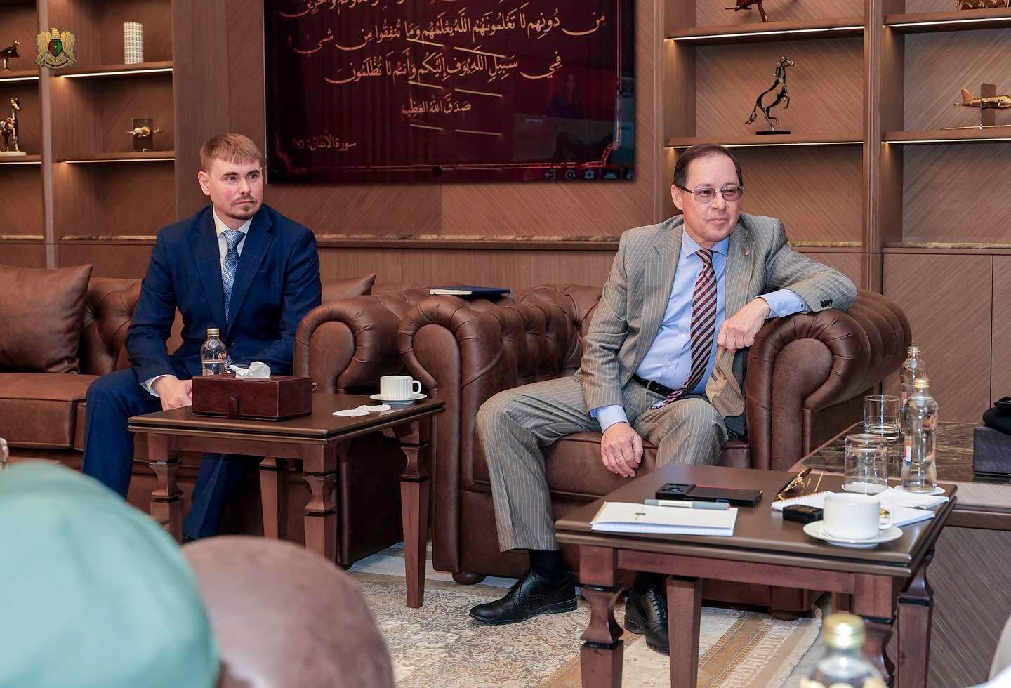 القائد العام يستقبل سفير روسيا لدى ليبيا ويبحثان تعزيز التعاون الأمني والعلاقات الثنائية
