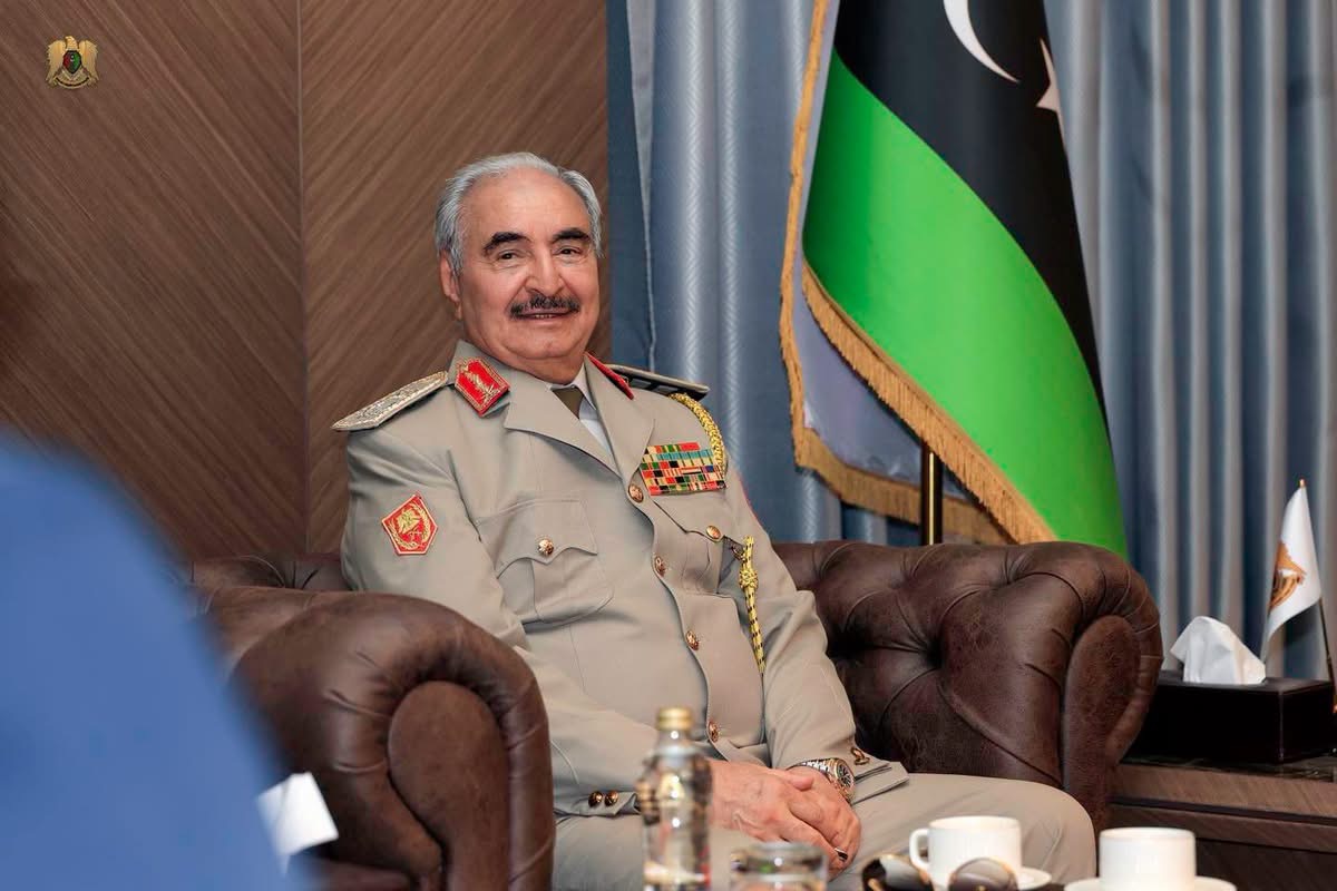 القائد العام يستقبل سفير روسيا لدى ليبيا ويبحثان تعزيز التعاون الأمني والعلاقات الثنائية