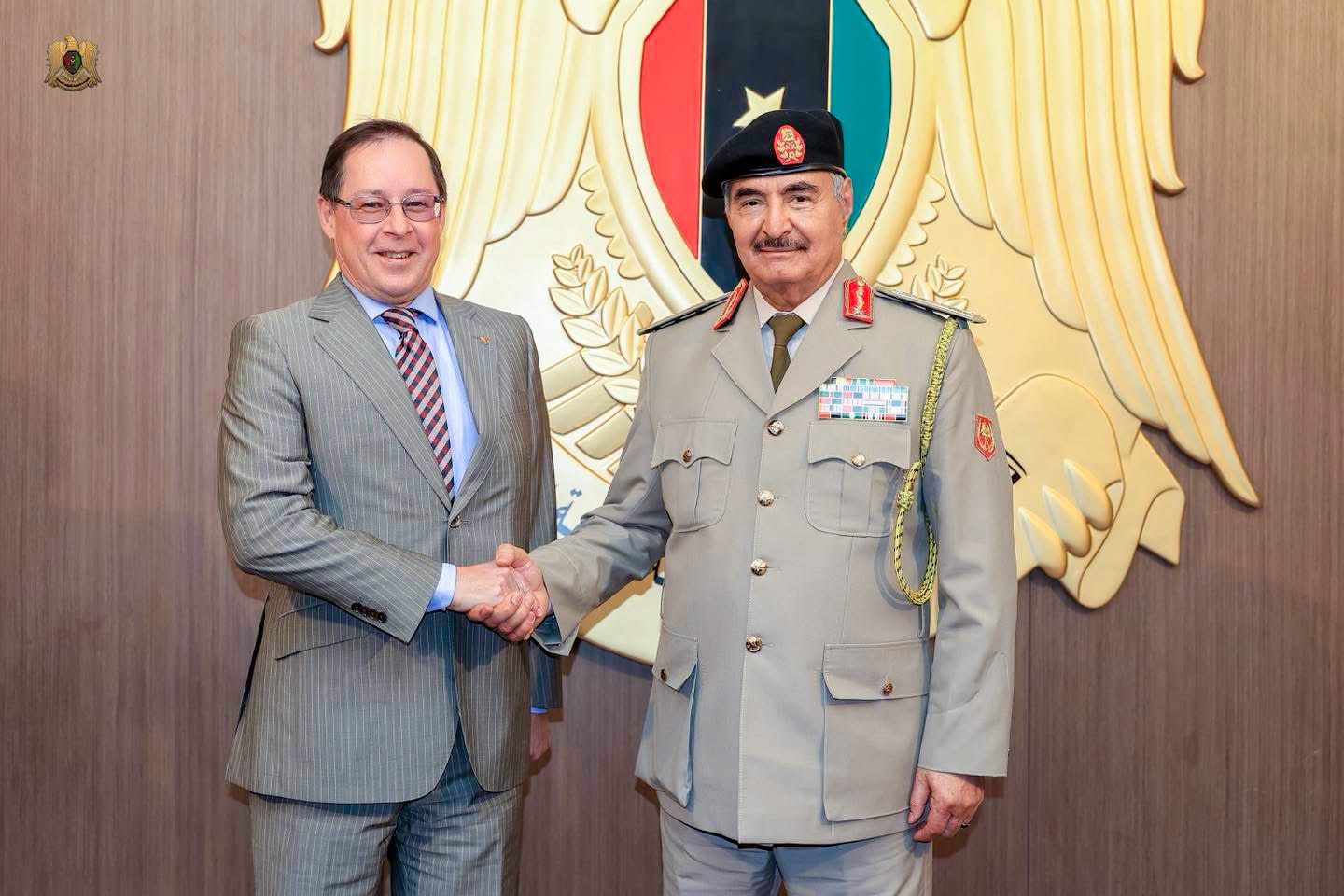 القائد العام يستقبل سفير روسيا لدى ليبيا ويبحثان تعزيز التعاون الأمني والعلاقات الثنائية