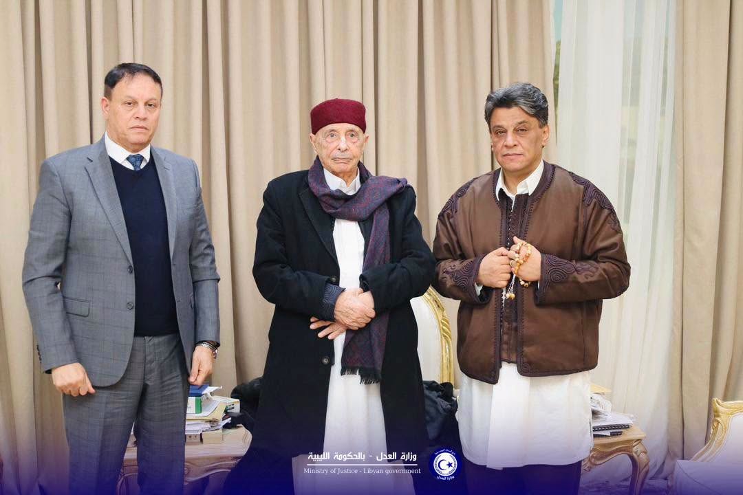 المستشار عقيله صالح يبحث مع مسعود والقوي التعاون بين المؤسسات القضائية والتشريعية