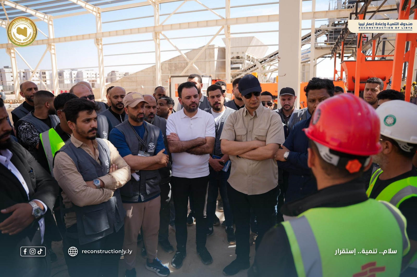 المهندس بالقاسم حفتر يتفقد مشروع 20,000 وحدة سكنية بقنفودة