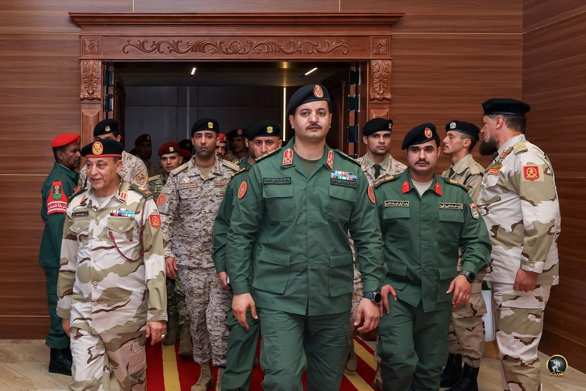 رئيس الأركان العامة يلتقي ضباط المنطقة الجنوبية  ويؤكد أهمية رفع الجاهزية لتعزيز الأمن