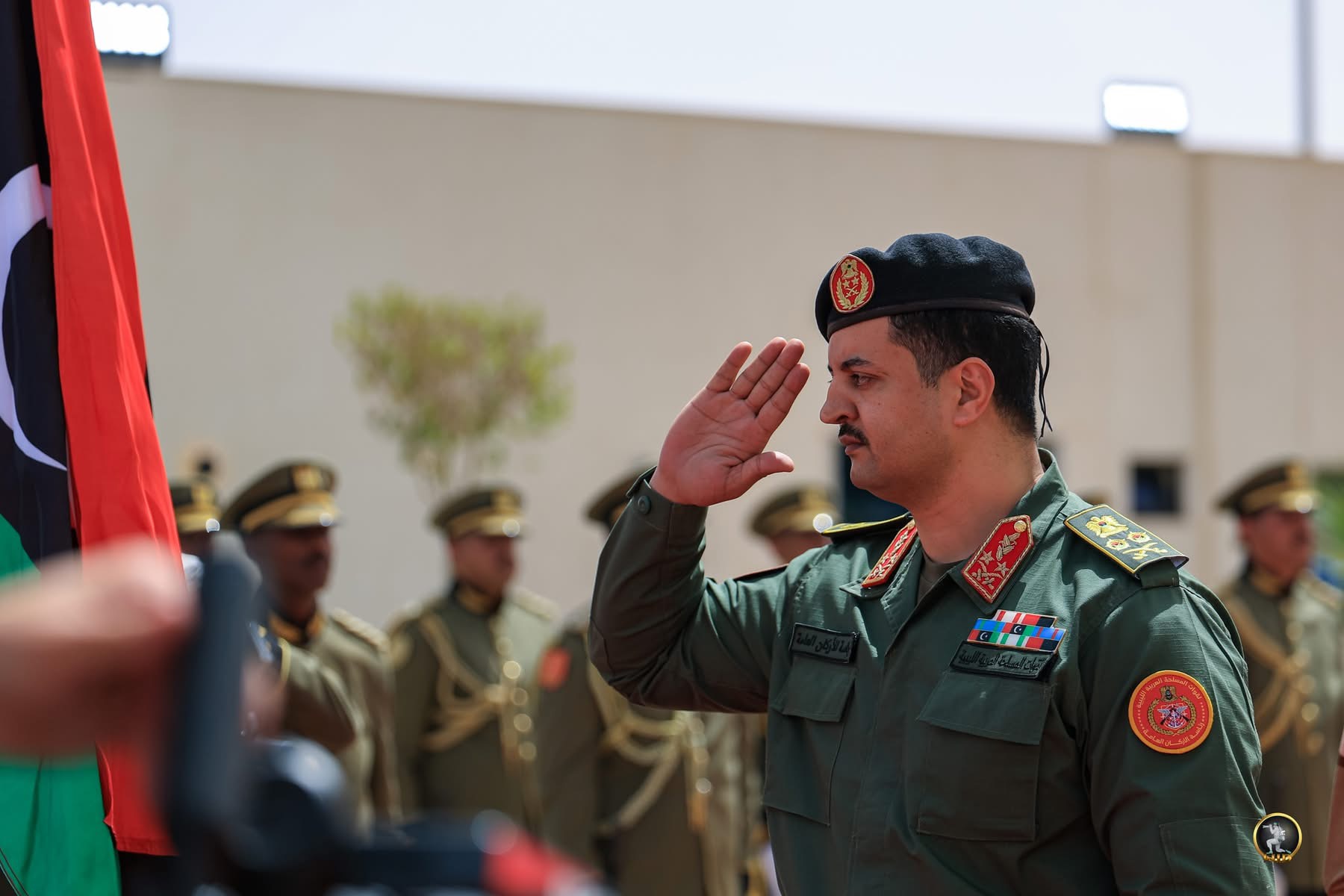 رئيس الأركان العامة يلتقي ضباط المنطقة الجنوبية  ويؤكد أهمية رفع الجاهزية لتعزيز الأمن