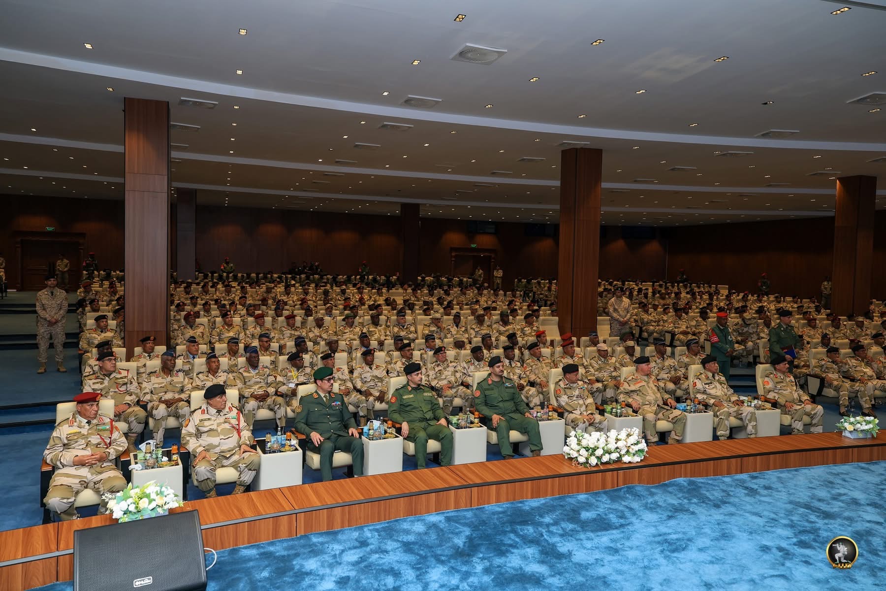 رئيس الأركان العامة يلتقي ضباط المنطقة الجنوبية  ويؤكد أهمية رفع الجاهزية لتعزيز الأمن