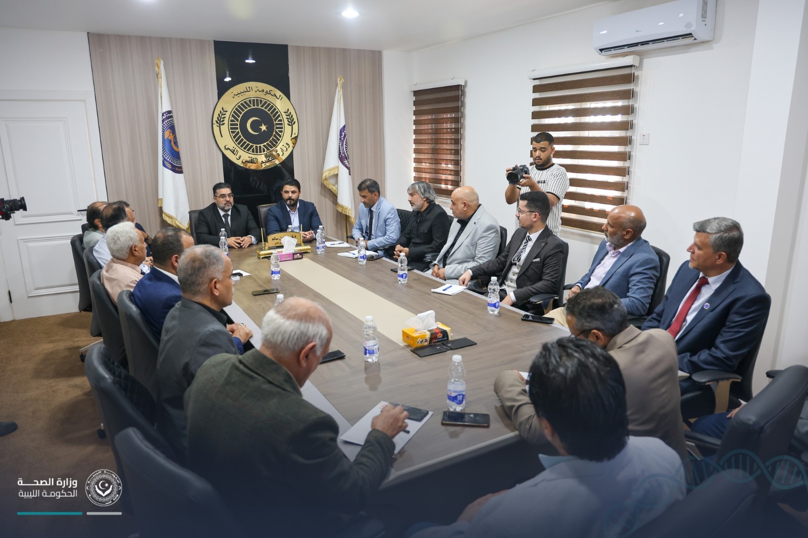 خليل يناقش مع وكيل الصحة تعزيز التعاون المشترك