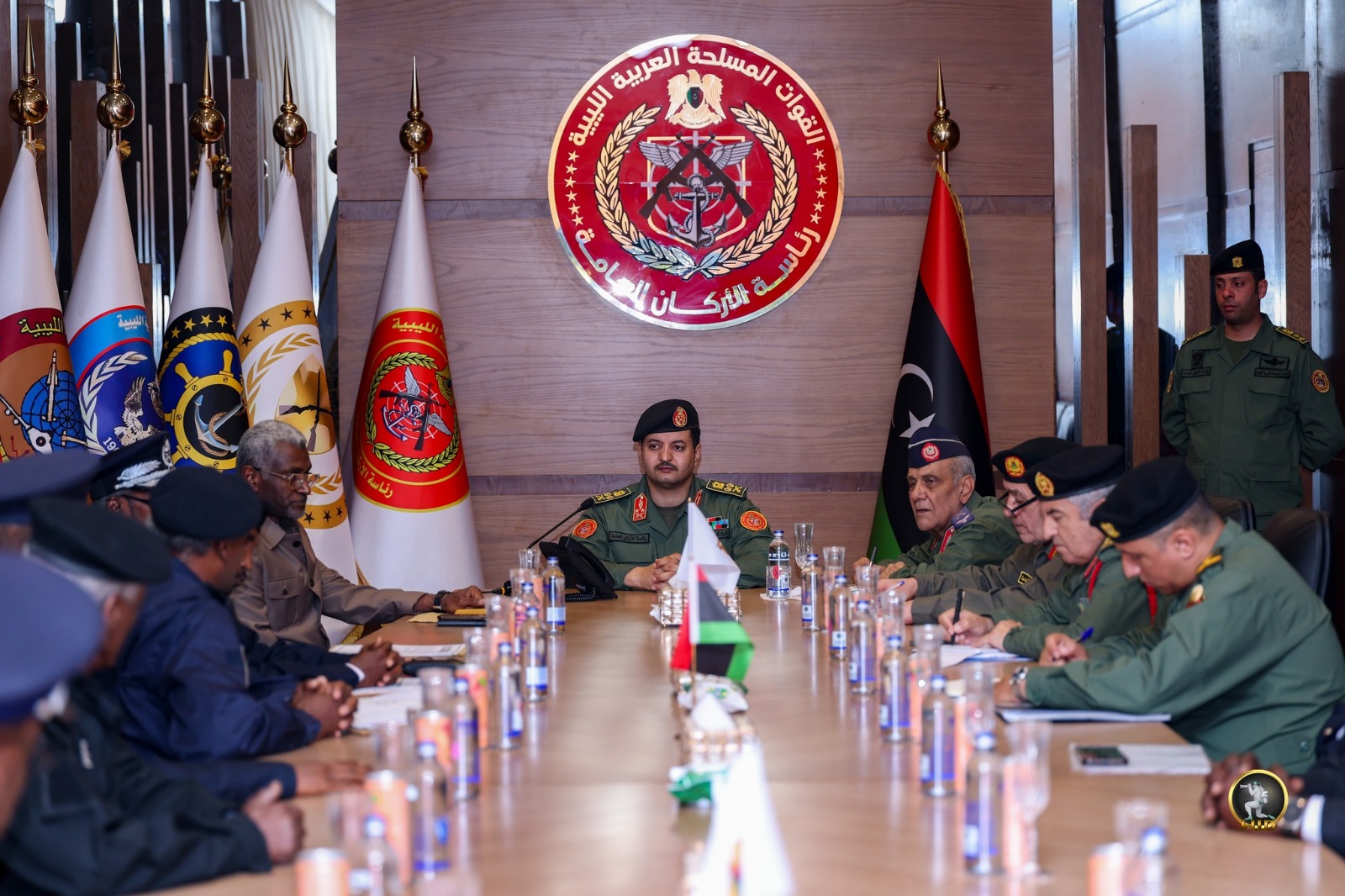 الفريق خالد حفتر يؤكد أهمية التعاون بين القوى الأمنية والوحدات العسكرية