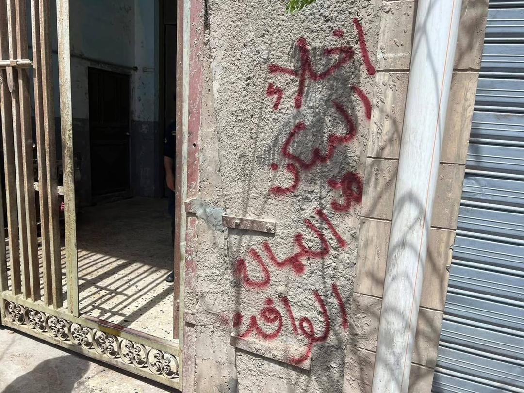 الحرس البلدي ببنغازي يخلي مساكن عمالة وافدة ويزيل الهياكل العشوائية