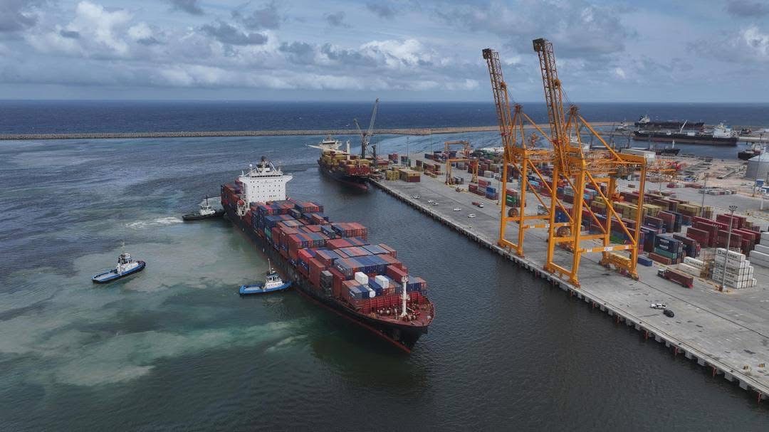 ميناء المنطقة الحرة جليانة يستقبل سفينة حاويات عملاقة ضمن خطة التحول إلى مركز إقليمي للترانزيت