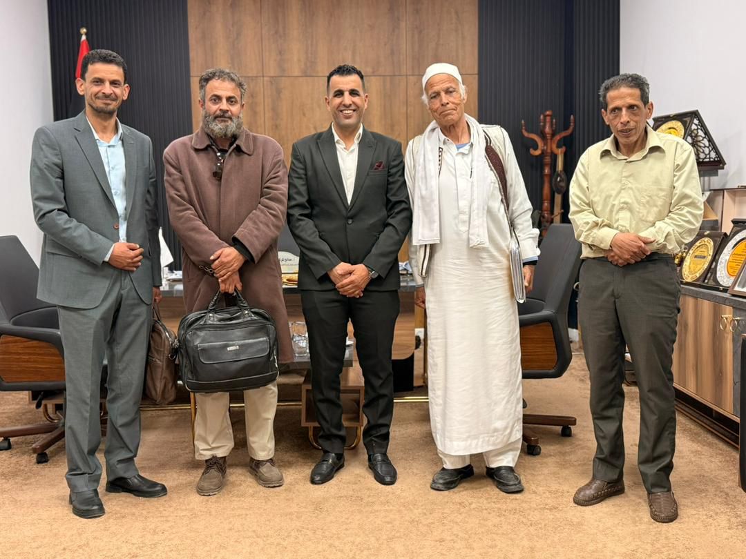 رئيس ديوان الخدمة المدنية بالمنطقة الشرقية يبحث مع وفد من القبة احتياجات القطاعات الخدمية والإدارية