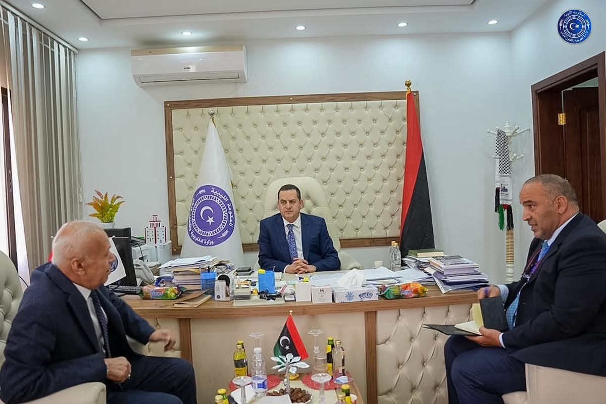 وزير الخارجية بالحكومة الليبية يبحث مع ممثل مجلس الأعمال التركي إنشاء منطقة صناعية حرة