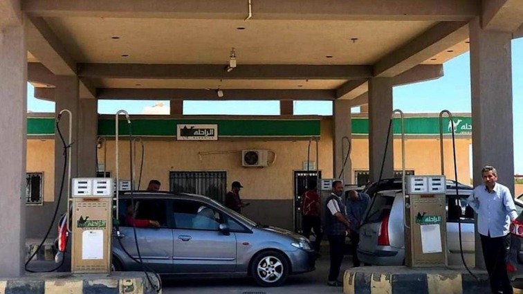 الجزائر تصدّر شحنة بنزين إلى ليبيا بنحو 132 ألف برميل