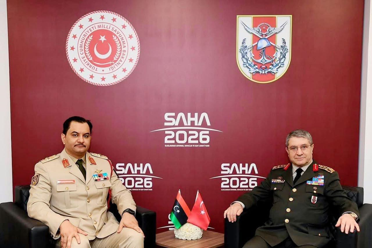 نائب القائد العام للقوات المسلحة يجتمع برئيس الأركان العامة للجيش التركي على هامش معرض SAHA 2026