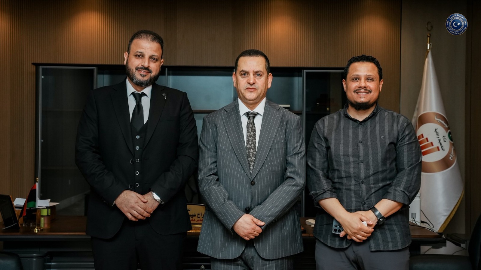 الحويج يبحث مع مصلحتي الضرائب والجوازات تفعيل الرقم الضريبي للأجانب