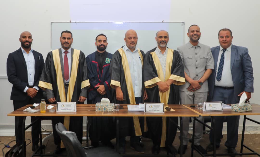 الأكاديمية الليبية ببنغازي تجيز رسالة ماجستير حول دور العلاقات العامة في تعزيز المسؤولية الاجتماعية بالمؤسسات الإعلامية