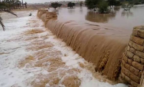 أمطار غزيرة وسيول ببلدية تهالا تتسبب في أضرار مادية ونزوح عدد من العائلات