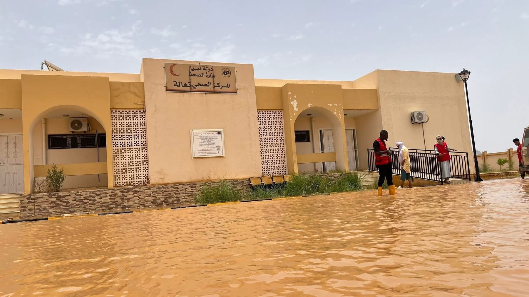 الهلال الأحمر: نزوح 250 عائلة ببلدية تهالا جراء الأمطار الغزيرة