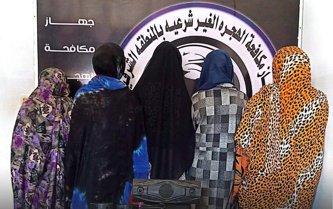 ضبط مهاجرين غير شرعين في أوضاع منافية للآداب بالجبل الأخضر