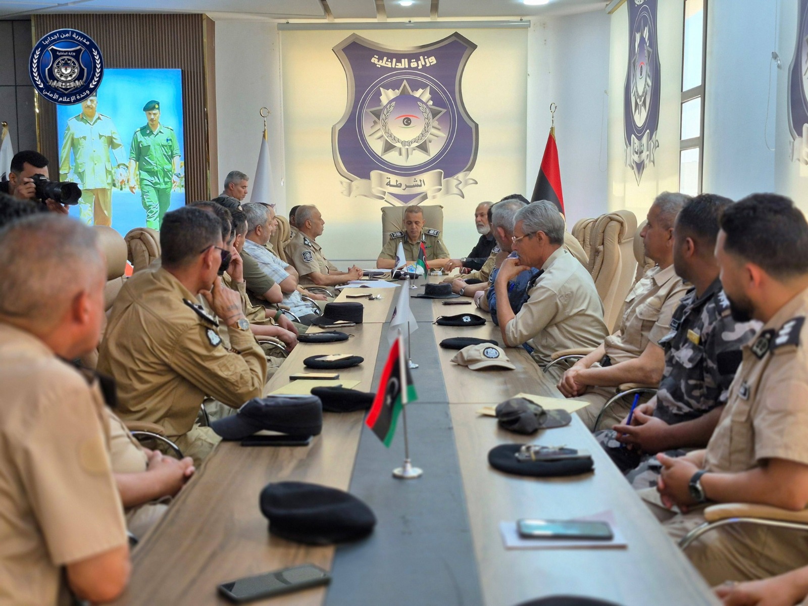 بوحرارة يعلن إطلاق حملة أمنية شاملة لمكافحة الهجرة غير الشرعية